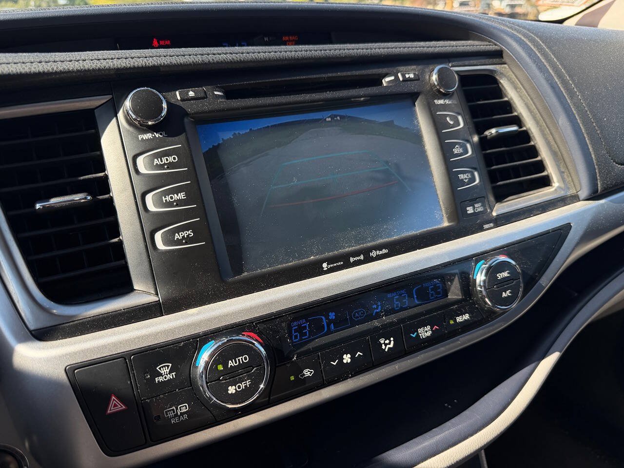 Used 2018 Toyota Highlander XLE AWD/4WD image 13