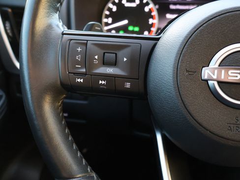 Used 2022 Nissan Rogue SL image 36