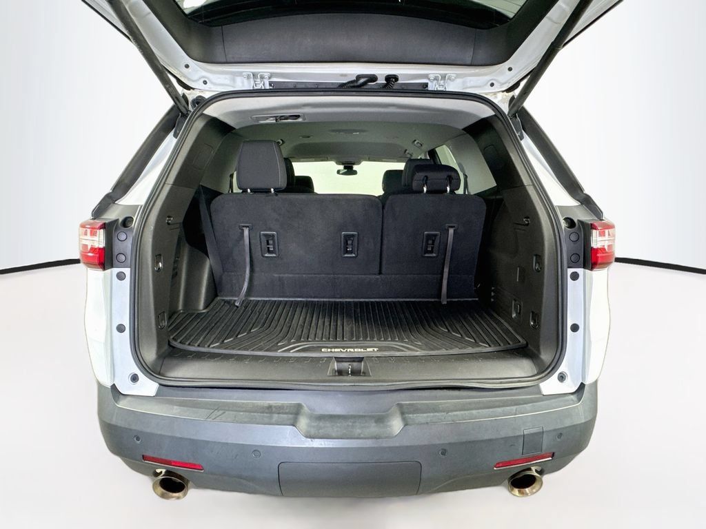 Used 2021 Chevrolet Traverse LT FWD image 26