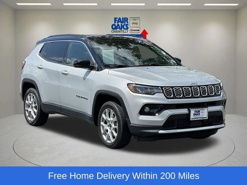 Certified 2025 Jeep Compass Limited AWD/4WD image 1