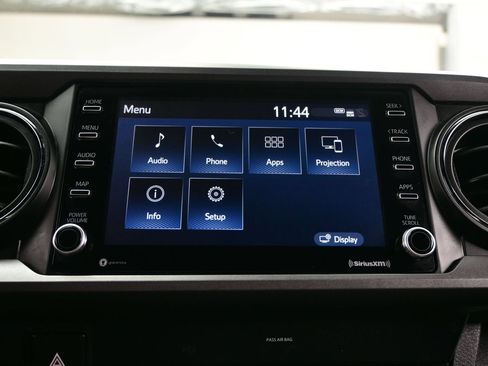 Used 2020 Toyota Tacoma TRD Off-Road AWD/4WD image 19