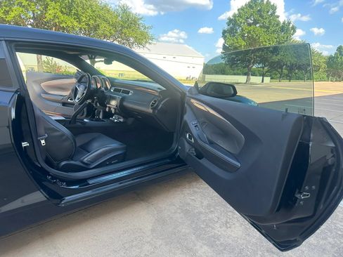 Used 2014 Chevrolet Camaro SS w/ SS Performance Package RWD image 17