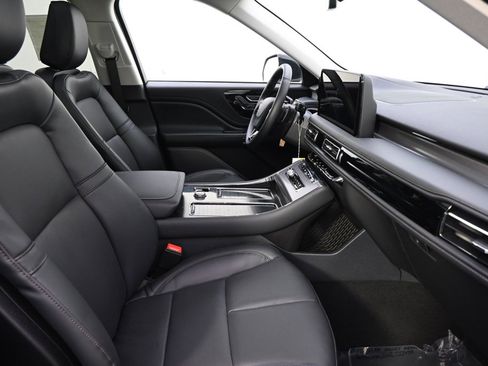 New 2026 Lincoln Aviator AWD image 16