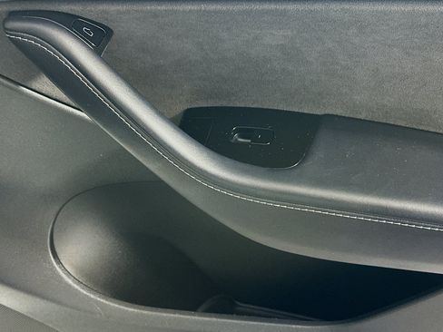 Used 2021 Tesla Model Y 2WD image 28