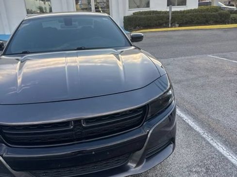 Used 2019 Dodge Charger SXT w/ Plus Group RWD image 5