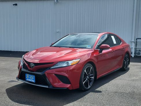 Used 2020 Toyota Camry XSE FWD image 1