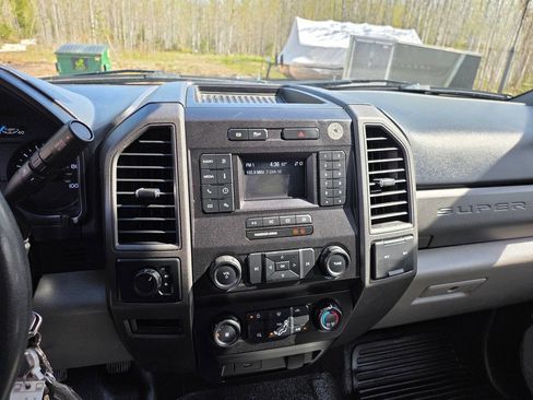 Used 2021 Ford F550 4x4 Regular Cab Super Duty image 26