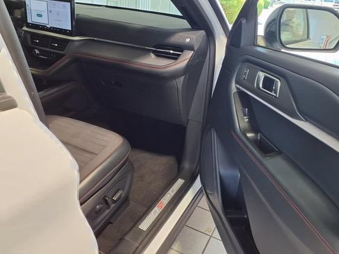Used 2025 Ford Explorer ST-Line AWD/4WD image 26