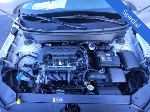 Used 2025 Hyundai Venue SEL image 9