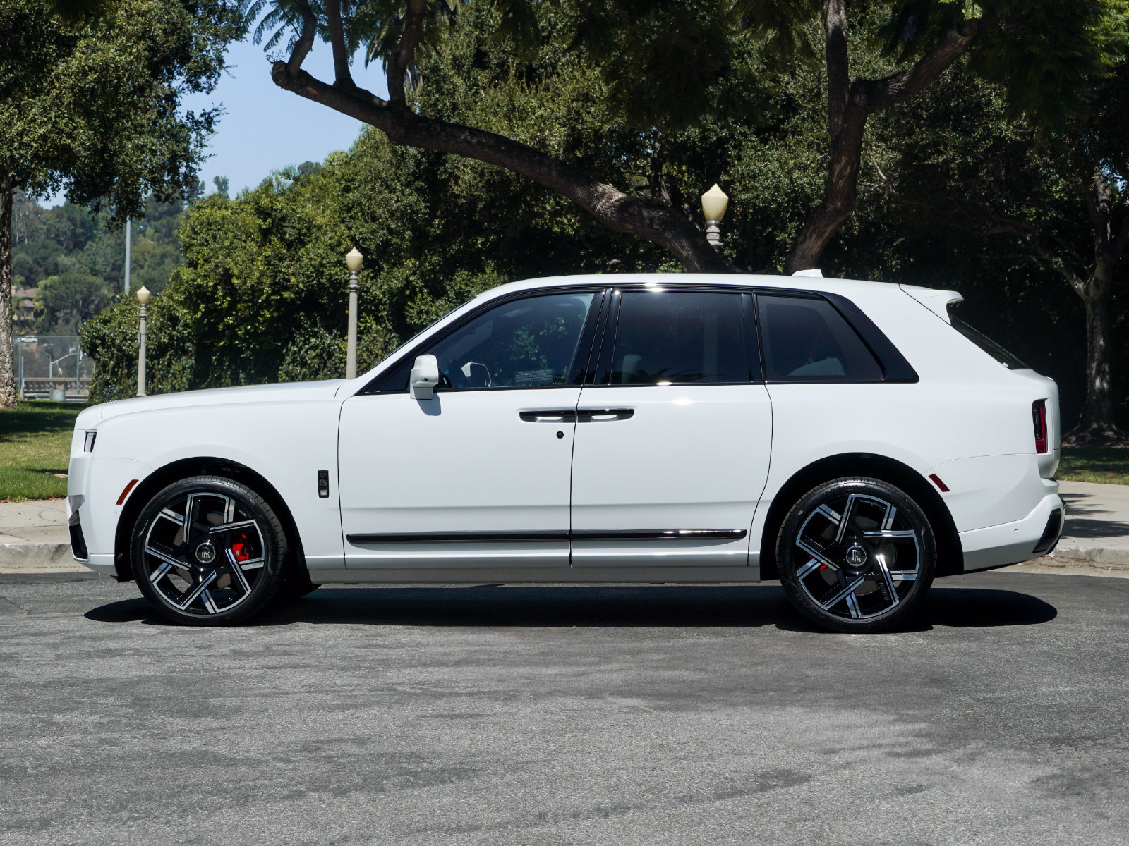 New 2027 Rolls-Royce Cullinan Black Badge AWD/4WD image 4