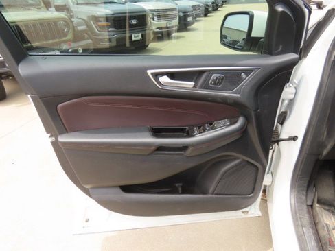 Used 2020 Ford Edge Titanium w/ Equipment Group 301A FWD image 18