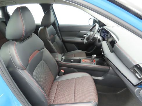 Used 2025 Nissan Kicks SR image 18