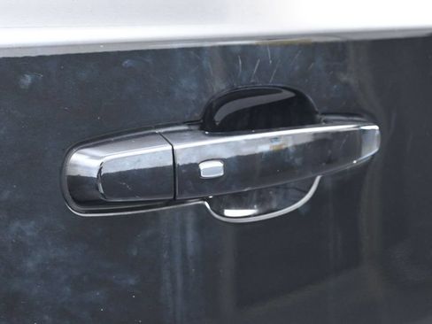 Used 2023 Chevrolet Traverse LT FWD image 41