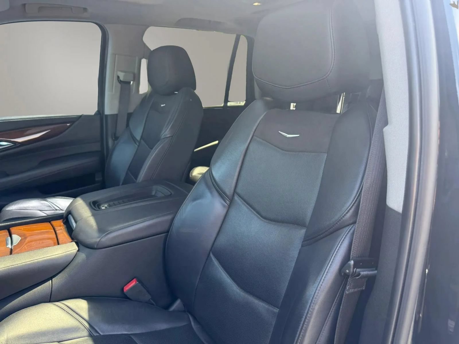 Used 2019 Cadillac Escalade Luxury AWD/4WD image 15