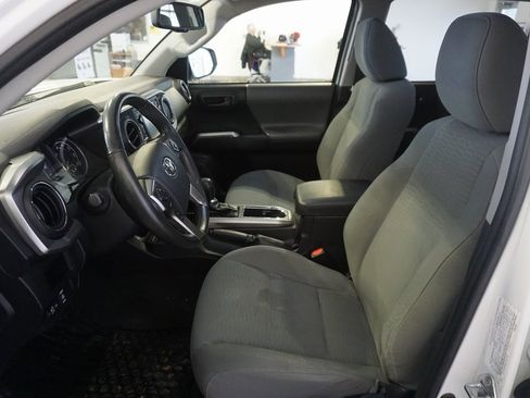 Used 2017 Toyota Tacoma SR5 image 17