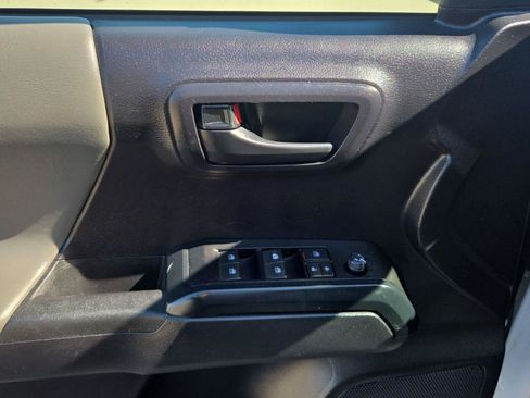 Used 2020 Toyota Tacoma SR AWD/4WD image 18