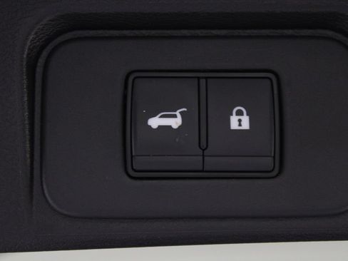 Certified 2024 Nissan Rogue SV FWD image 18