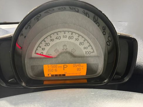 Used 2015 smart fortwo pure RWD image 13