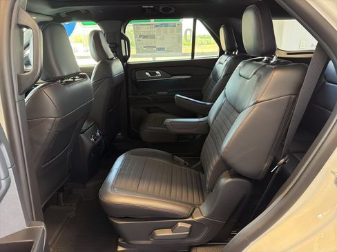 New 2026 Ford Explorer ST-Line w/ ST-Line Street Pack AWD/4WD image 16