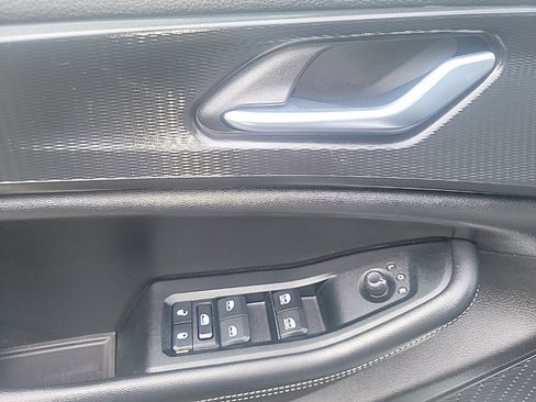 Used 2024 Jeep Grand Cherokee L Laredo image 8