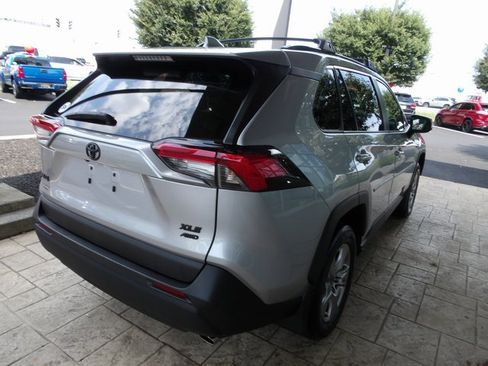 Used 2022 Toyota RAV4 XLE w/ Convenience Package image 7