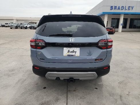 Used 2025 Honda Pilot TrailSport image 5