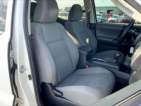 Used 2022 Toyota Tacoma SR image 8