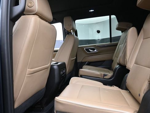 Used 2021 Chevrolet Tahoe Premier w/ Premium Package AWD/4WD image 15
