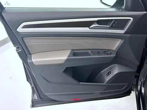 Used 2021 Volkswagen Atlas SE image 9