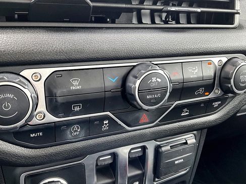 Used 2024 Jeep Wrangler Sport S image 21