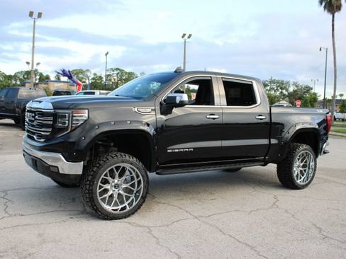 Used 2022 GMC Sierra 1500 SLT w/ SLT Premium Plus Package AWD/4WD image 5