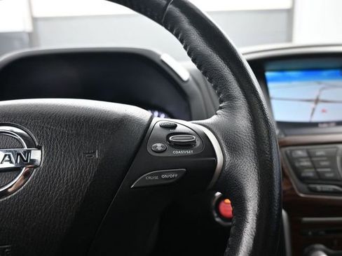 Used 2020 Nissan Pathfinder Platinum image 18