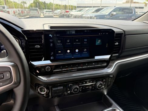 Used 2024 Chevrolet Silverado 1500 LTZ image 19