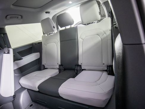 Used 2026 Land Rover Defender 130 S image 12