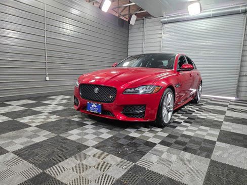 Used 2017 Jaguar XF R-Sport image 43
