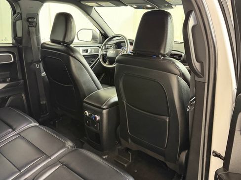 Used 2020 Ford Explorer XLT w/ Equipment Group 202A RWD image 39