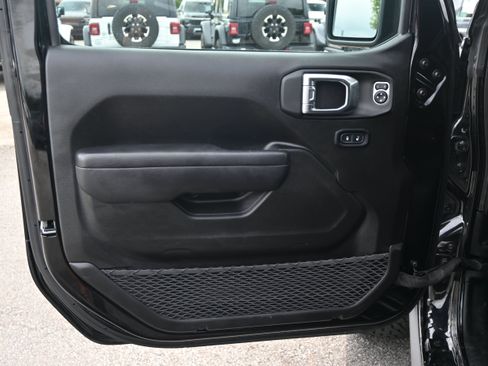 Used 2025 Jeep Wrangler Unlimited Rubicon 4xe w/ Safety Group AWD/4WD image 14