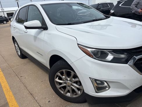 Used 2018 Chevrolet Equinox LT image 2