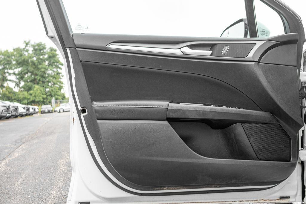 Used 2013 Ford Fusion SE FWD image 26
