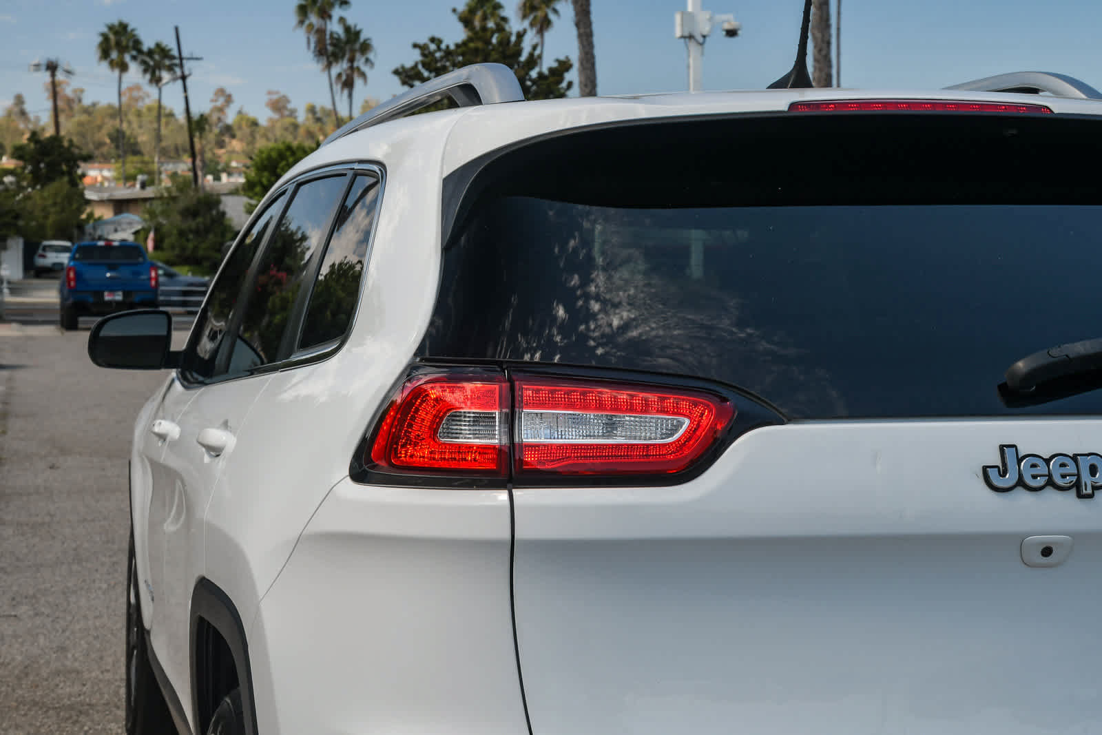 Used 2016 Jeep Cherokee Latitude w/ Comfort/Convenience Group FWD image 6