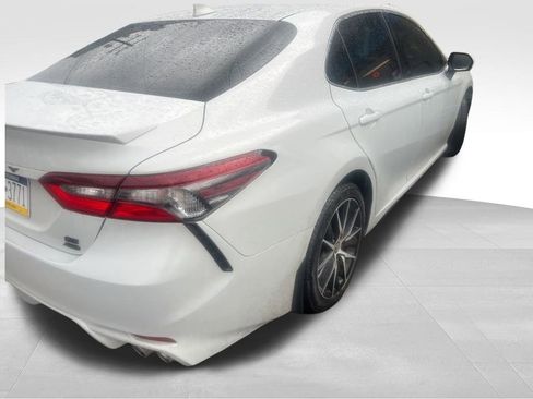 Used 2022 Toyota Camry SE w/ Cold Weather Package image 18