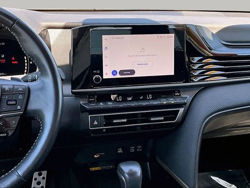 Used 2025 Toyota Camry Hybrid FWD image 6