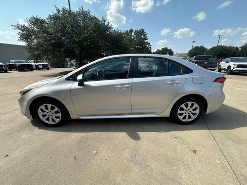 Used 2025 Toyota Corolla LE FWD image 4