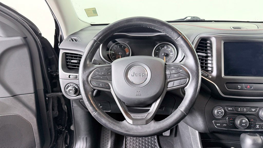 Used 2020 Jeep Cherokee Trailhawk w/ Cold Weather Group AWD/4WD image 16