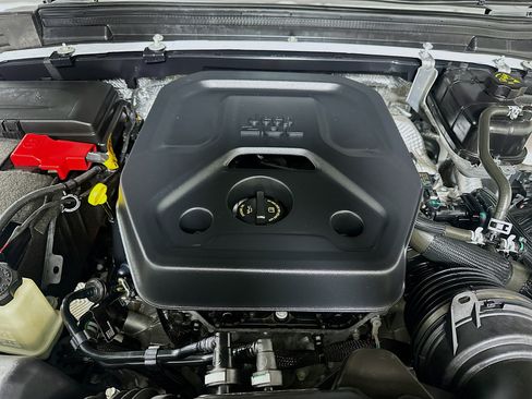 Used 2025 Jeep Wrangler Sahara image 33