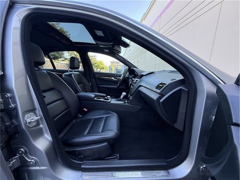 Used 2011 Mercedes-Benz C 300 Sedan image 35