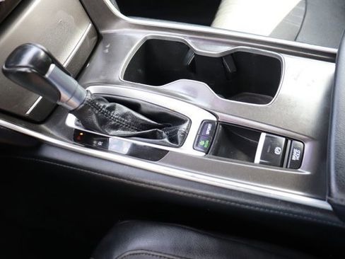 Used 2018 Honda Accord Touring image 16