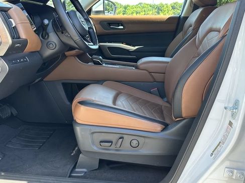 Certified 2025 Nissan Pathfinder Platinum FWD image 11