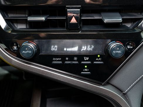 Used 2023 Toyota Camry SE FWD image 18