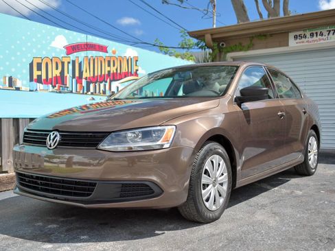 Used 2014 Volkswagen Jetta S image 3